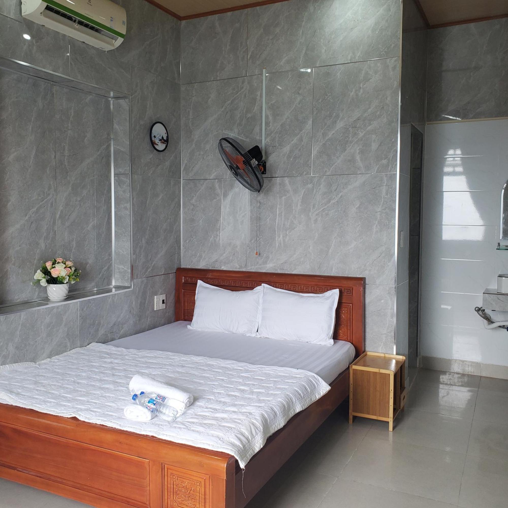 Tuan Thanh Homestay Tân Hiệ Exteriör bild